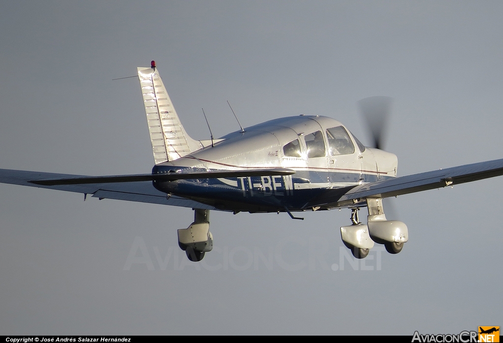 TI-BEW - Piper PA-28-181 Archer II - CPEA - Escuela de Aviación