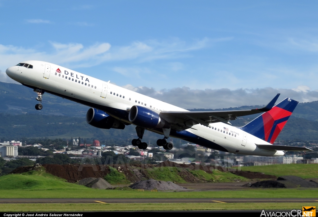 N6714Q - Boeing 757-232 - Delta Air Lines