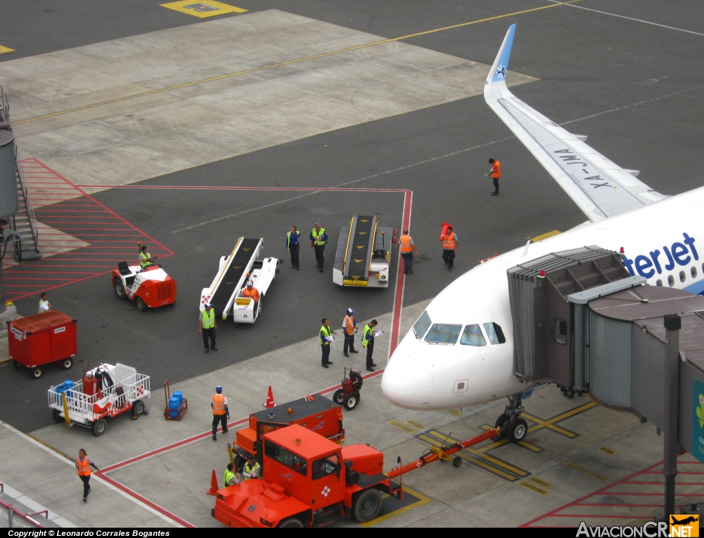 XA-JMA - Airbus A320-214 - Interjet