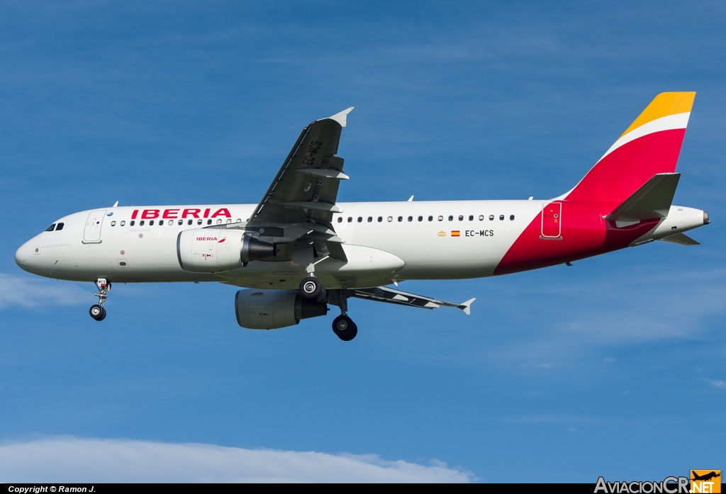 EC-MCS - Airbus A320-214 - Iberia