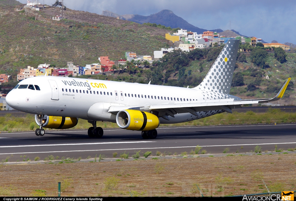 EC-LUO - Airbus A320-214 - Vueling