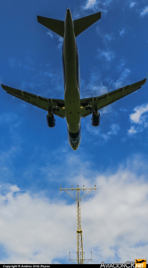 XA-IUA - Airbus A320-214 - Interjet