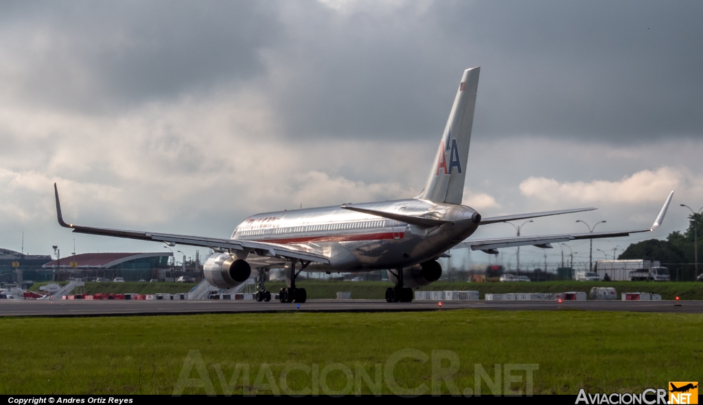 N656AA - Boeing 757-223 - American Airlines