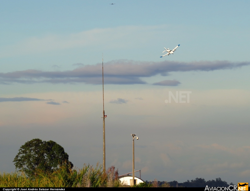 TI-API - Piper PA-34-200T Seneca II - ECDEA - Escuela Costarricense de Aviación