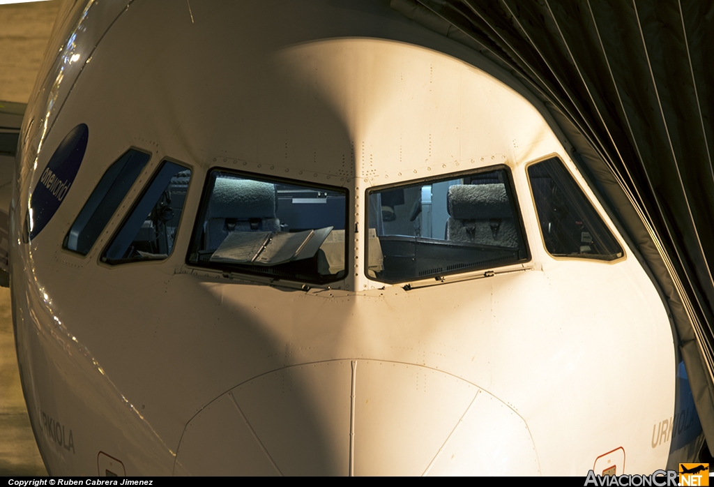 EC-IZR - Airbus A320-214 - Iberia