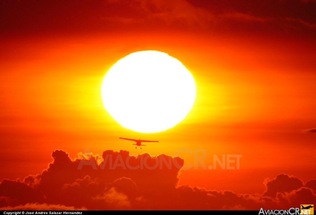 TI-AUJ - Cessna T210M Centurion II - Privado