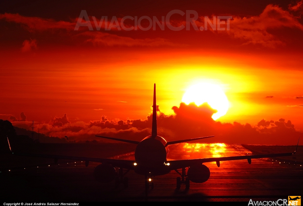 N938TA - Embraer 190-100IGW - TACA