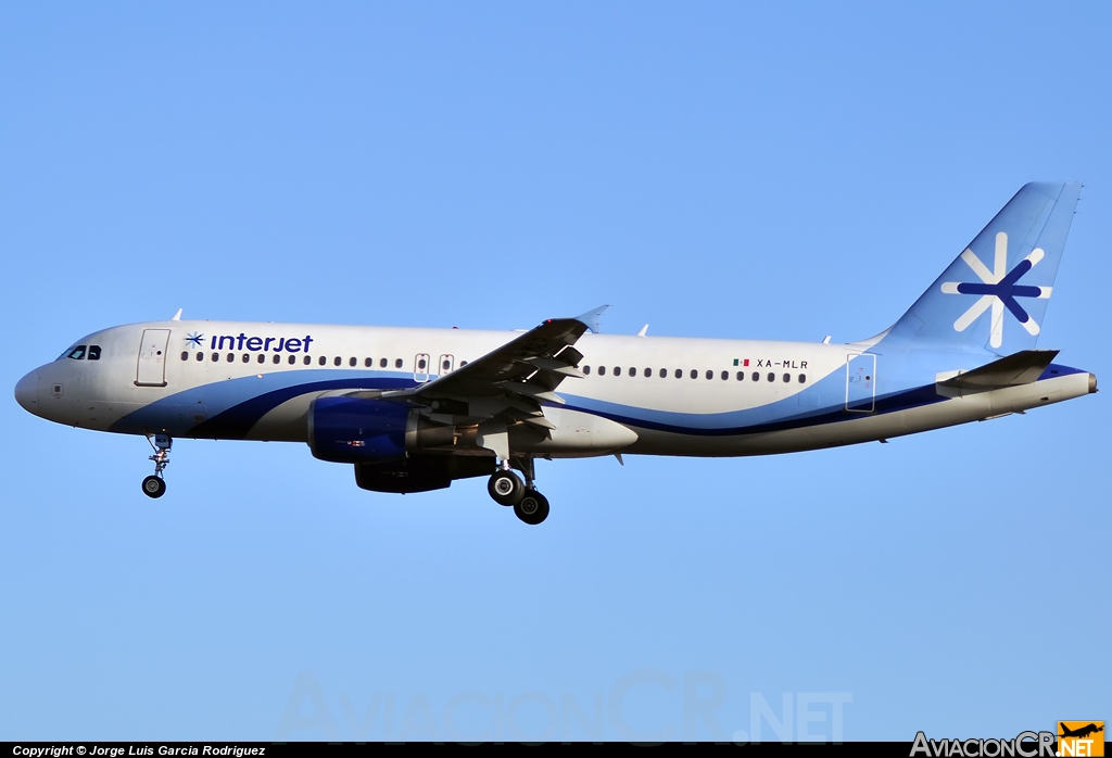 XA-MLR - Airbus A320-232 - Interjet