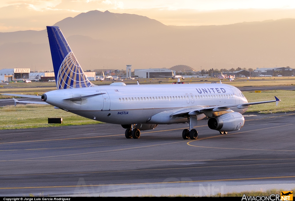 N457UA - Airbus A320-232 - United Airlines