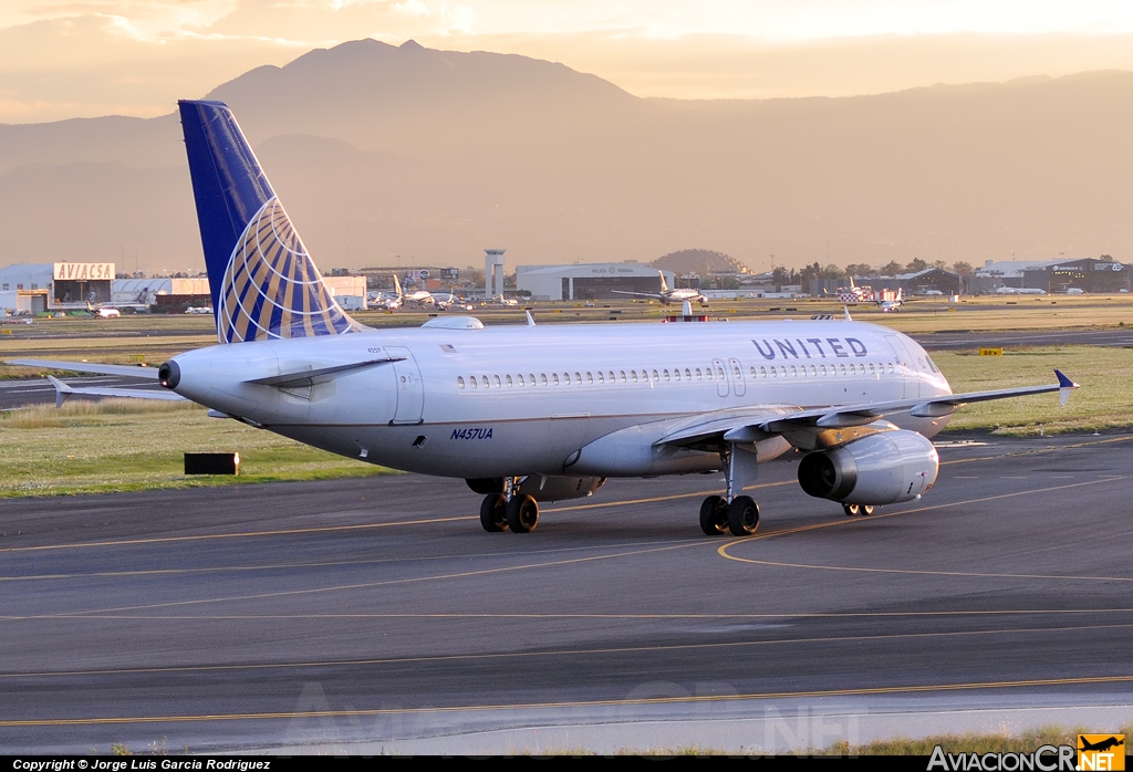 N457UA - Airbus A320-232 - United Airlines
