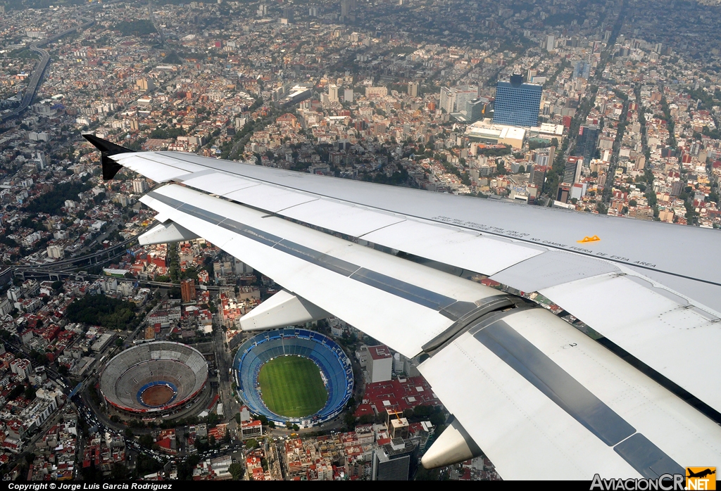 XA-VON - Airbus A320-233 - Volaris