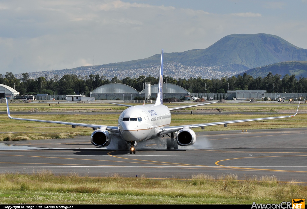 N36272 - Boeing 737-824 - United Airlines
