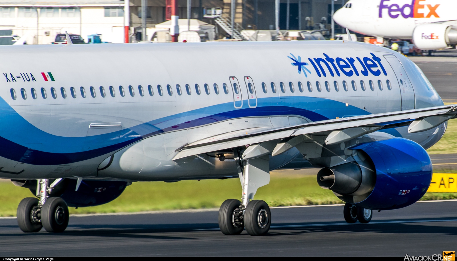 XA-IUA - Airbus A320-214 - Interjet