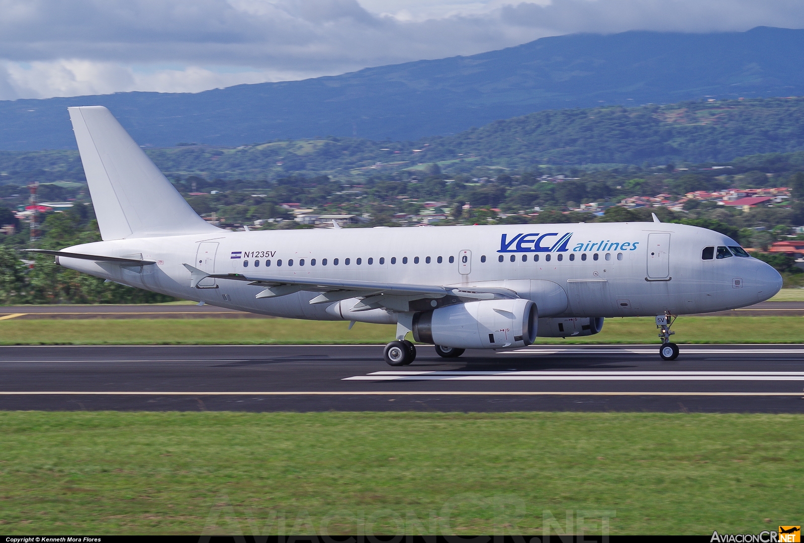 N1235V - Airbus A319-132 - VECA