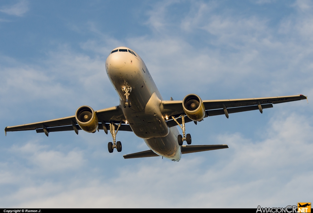 EC-JSY - Airbus A320-214 - Vueling