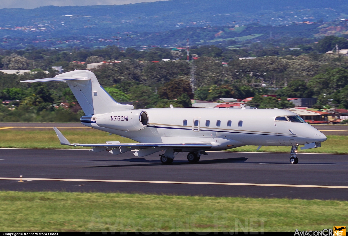 N752M - Bombardier BD-100-1A10 Challenger 300 - Privado