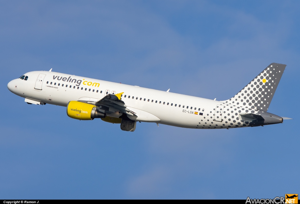 EC-LSA - Airbus A320-214 - Vueling