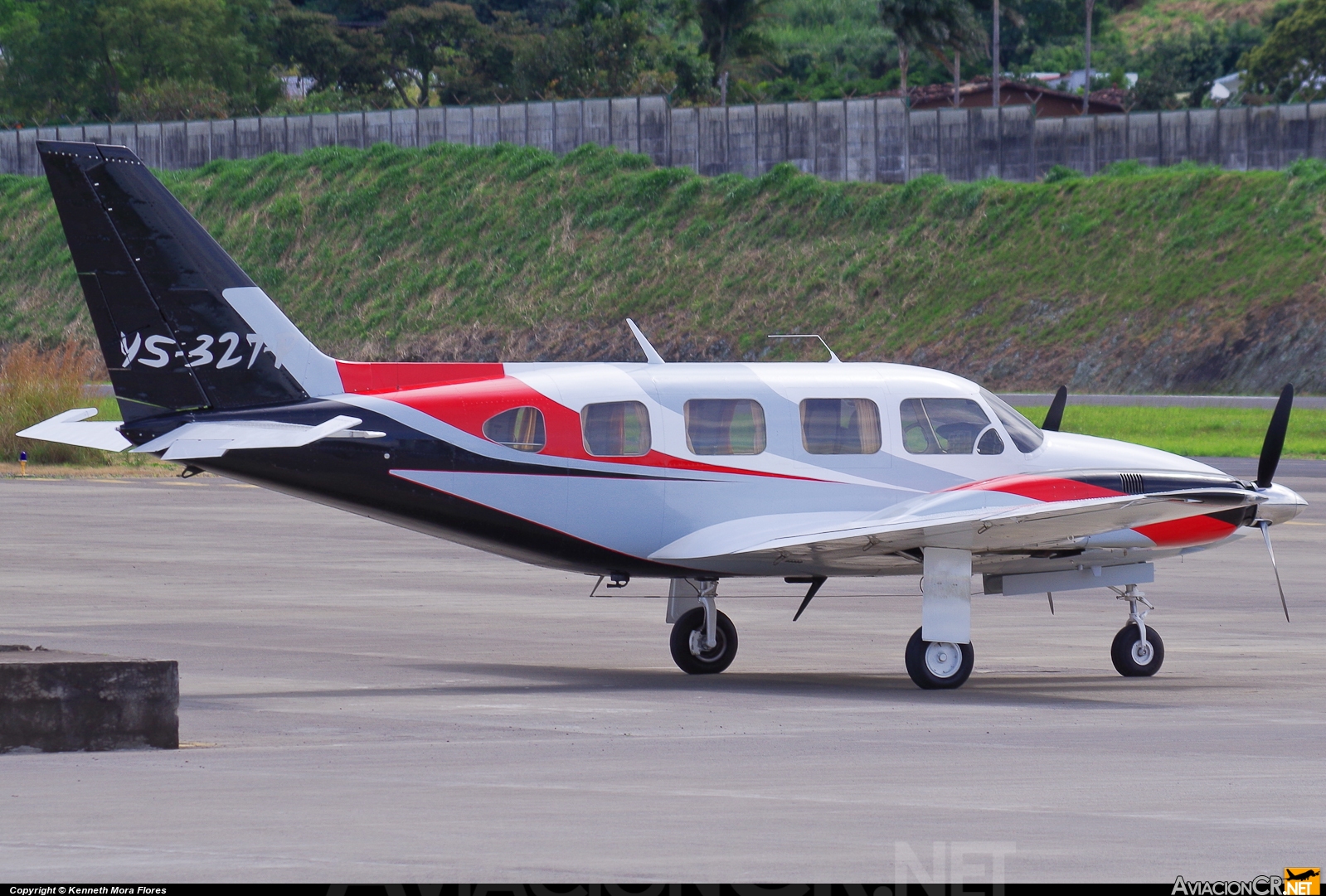 YS-327P - Piper PA-31-300 Navajo - Privado