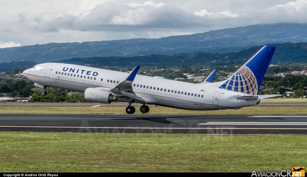 N27213 - Boeing 737-800 - United Airlines
