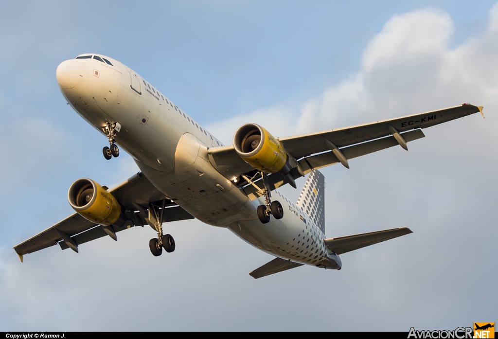 EC-KMI - Airbus A320-216 - Click Air