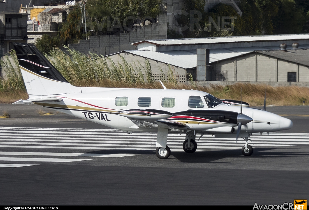 TG-VAL - Piper PA-31T Cheyenne II - Privado