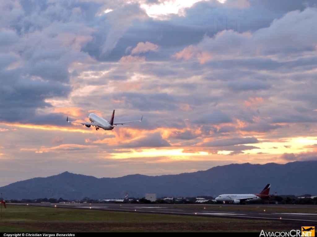 N990TA - Airbus A319-112 - TACA