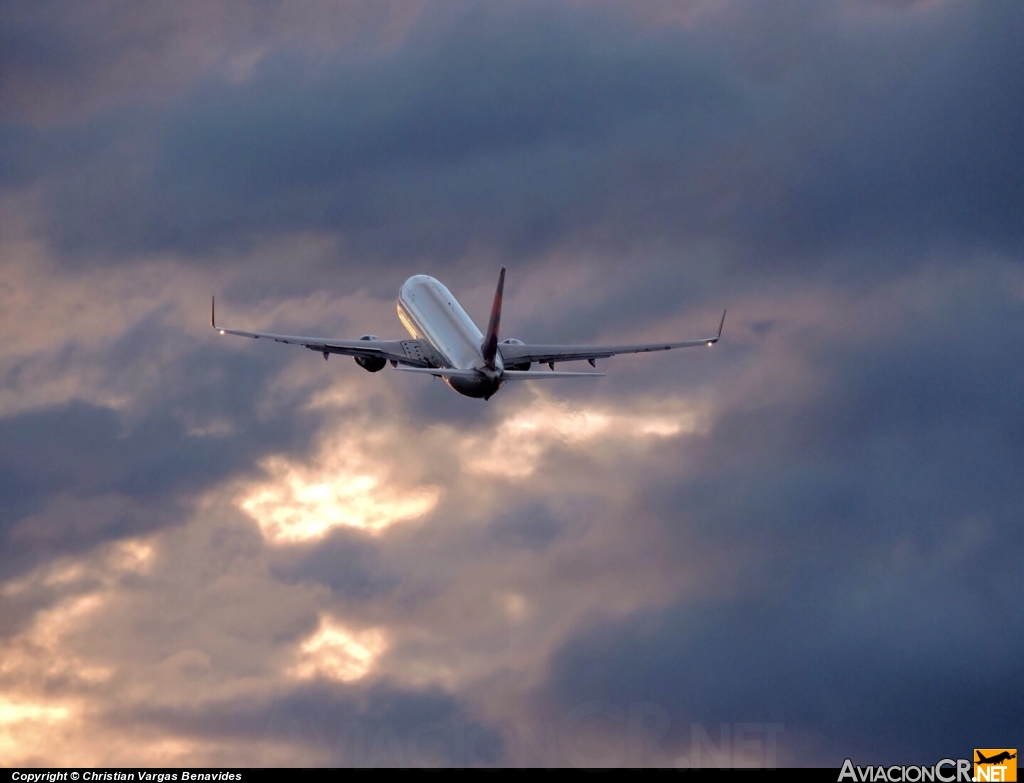 N305DQ - Boeing 737-732 - Delta Air Lines