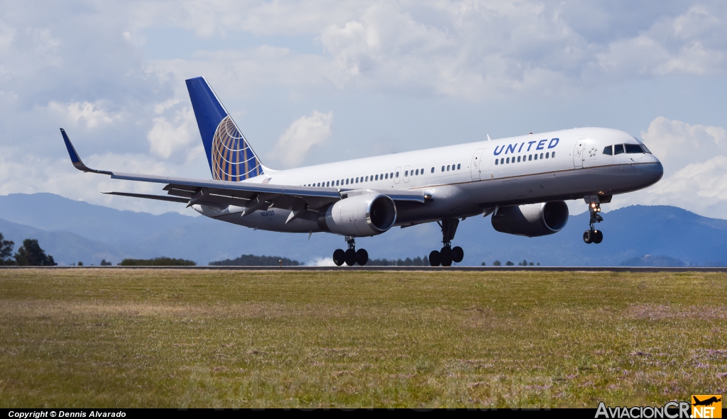 N34137 - Boeing 757-224 - United Airlines