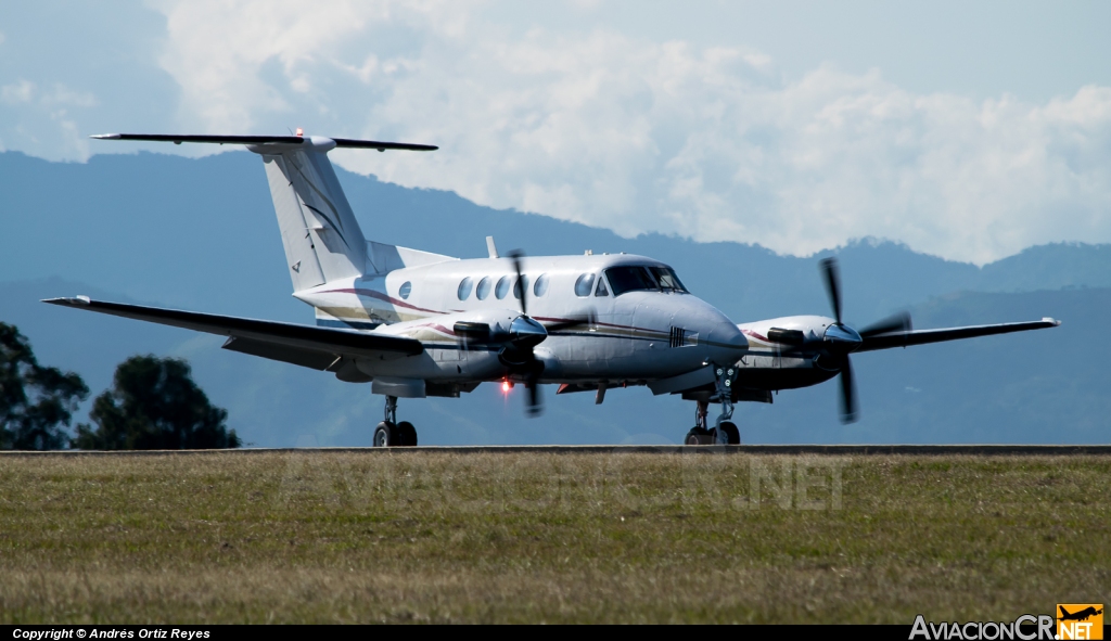 TI-TCT - Beechcraft Super King Air B200 - Privado (Teletica)