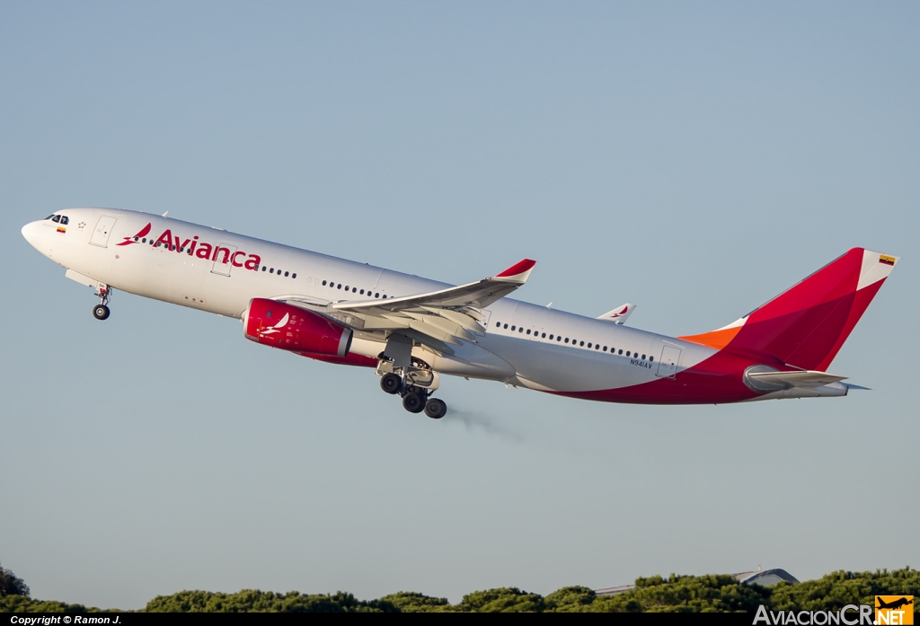 N941AV - Airbus A330-243 - Avianca