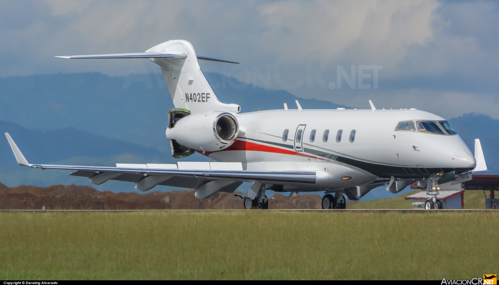 N402EF - Bombardier BD-100-1A10 Challenger 300 - Privado