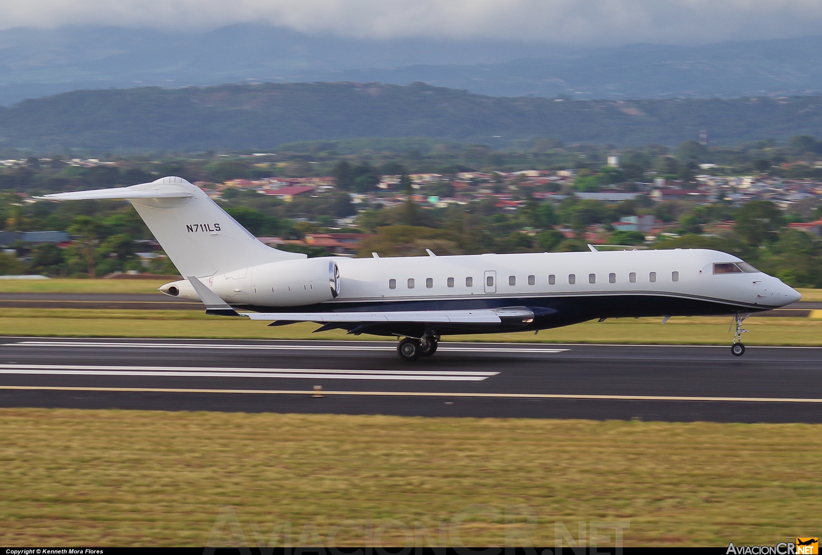N711LS - Bombardier BD-700-1A11 Global 5000 - Privado