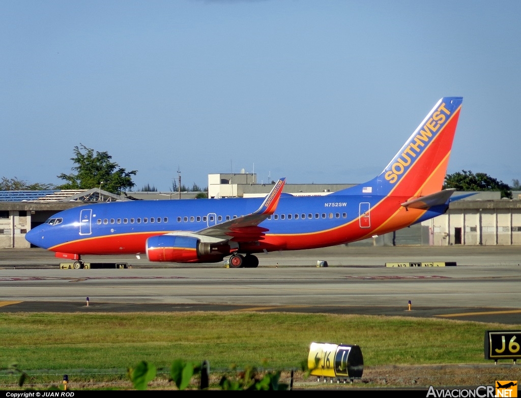 N752SW - Boeing 737-7H4 - Southwest Airlines