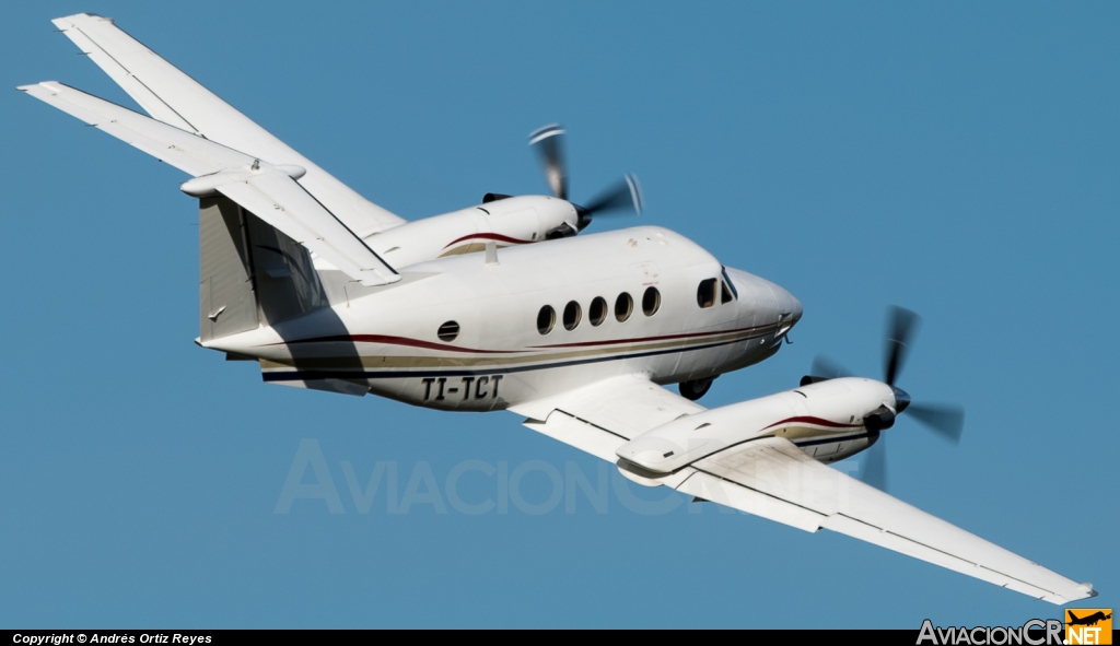 TI-TCT - Beechcraft Super King Air B200 - Privado (Teletica)