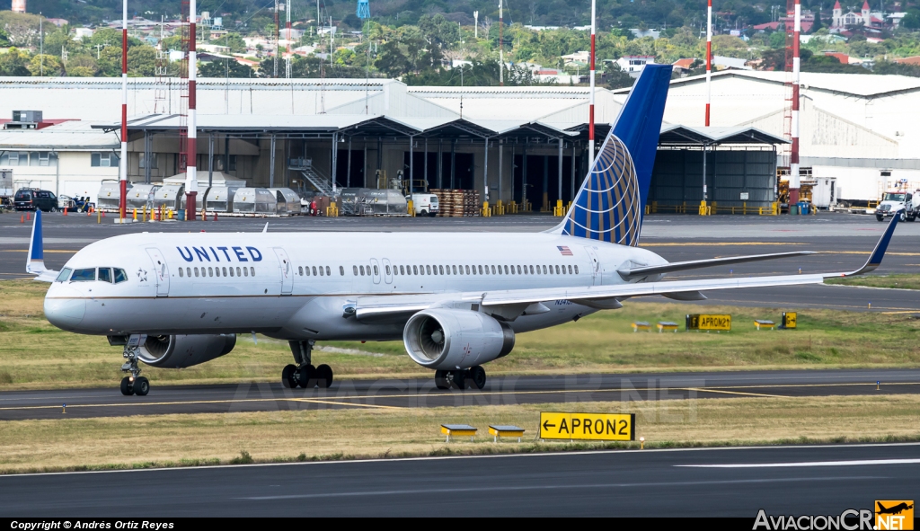 N34137 - Boeing 757-224 - UNITED