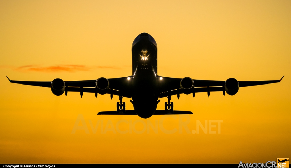 EC-IZX - Airbus A340-642 - Iberia