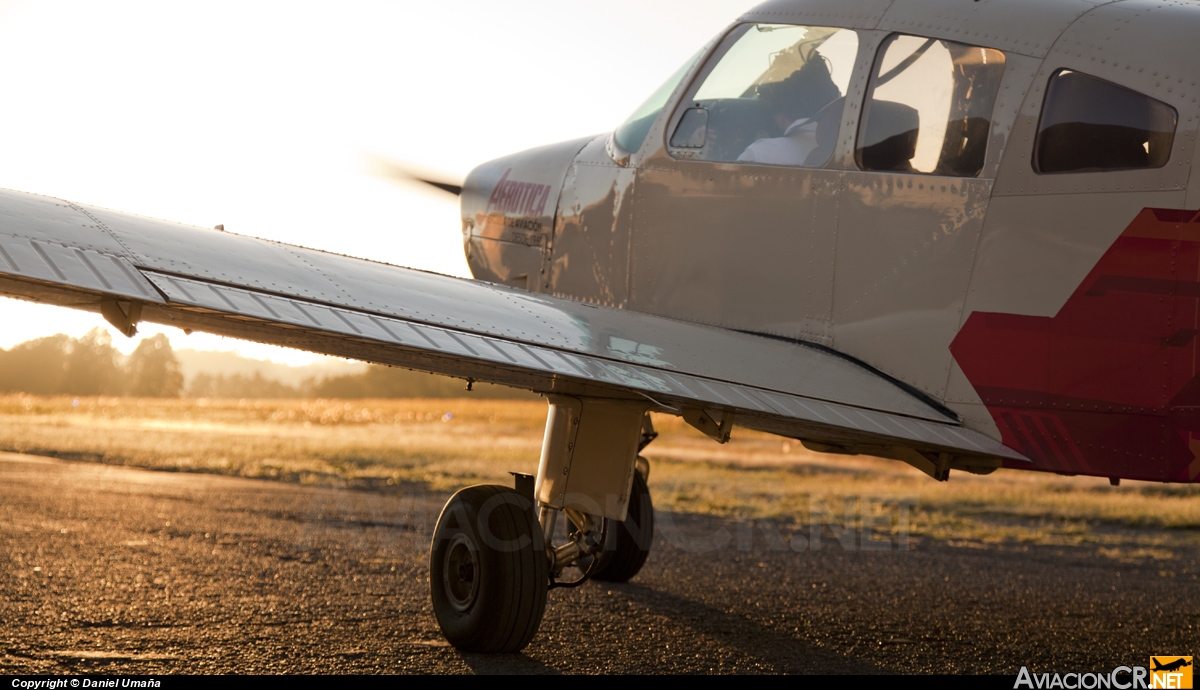 TI-BEV - Piper PA-28-181 Cherokee Archer II - Aerotica Escuela de Aviación