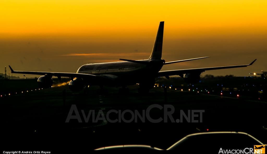 EC-IZX - Airbus A340-642 - Iberia