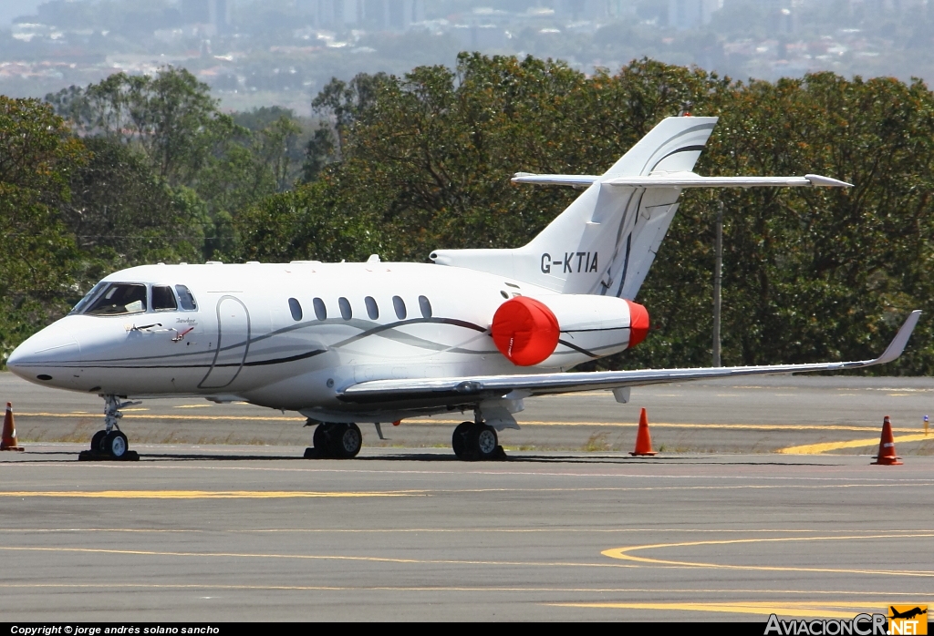 G-KTIA - Hawker 900XP - Privado