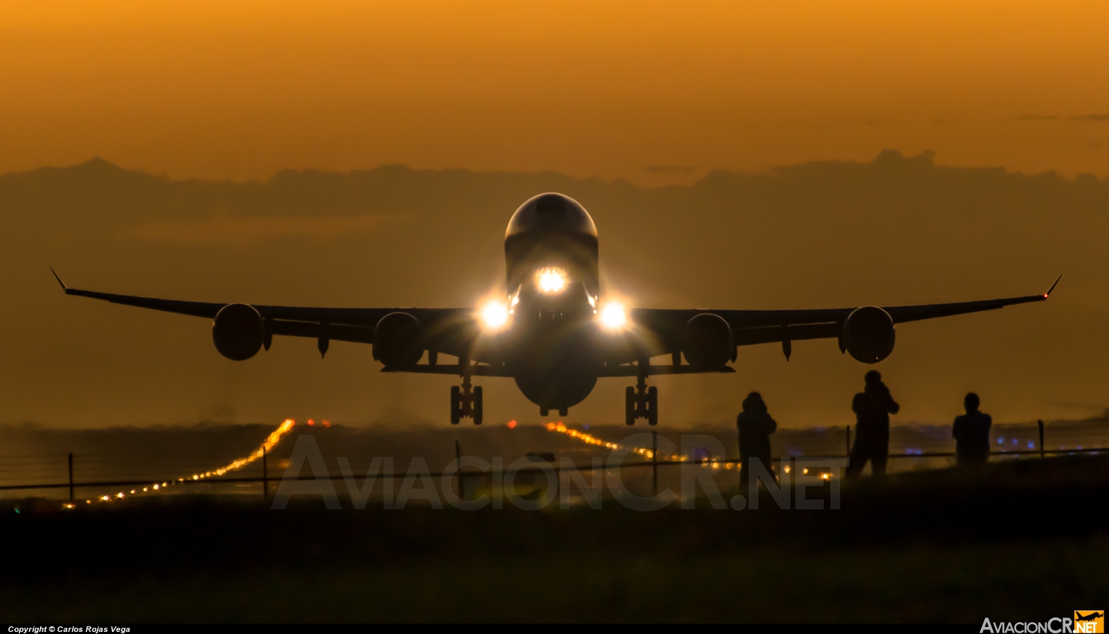 EC-IOB - Airbus A340-642 - Iberia