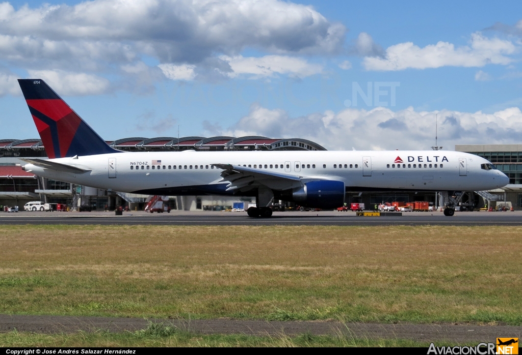 N6704Z - Boeing 757-232 - Delta