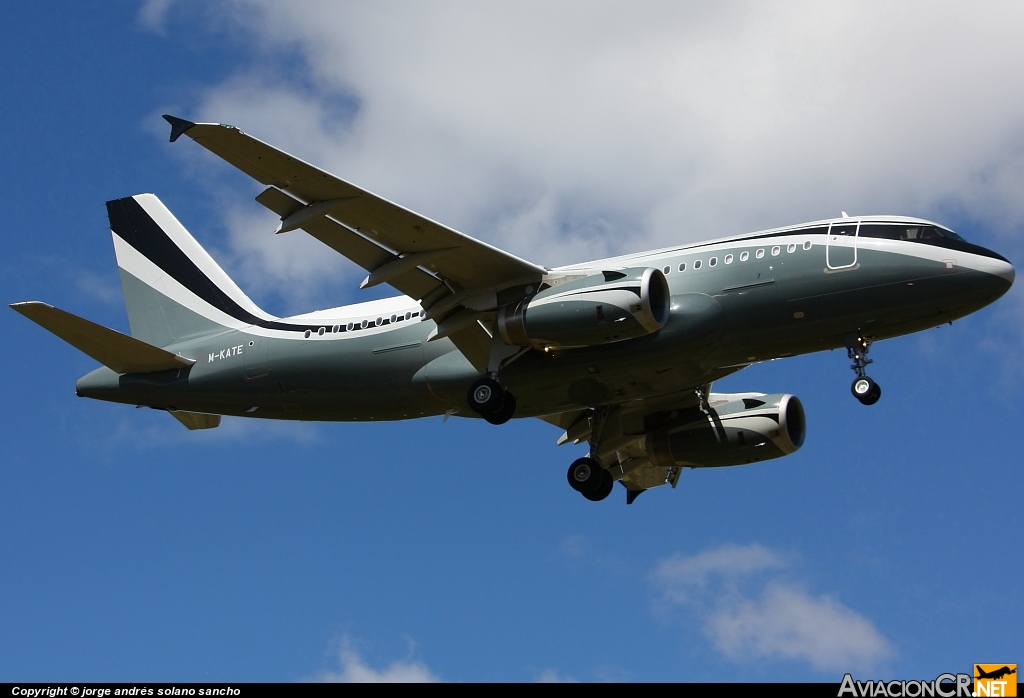 M-KATE - Airbus A319-133X CJ - Privado