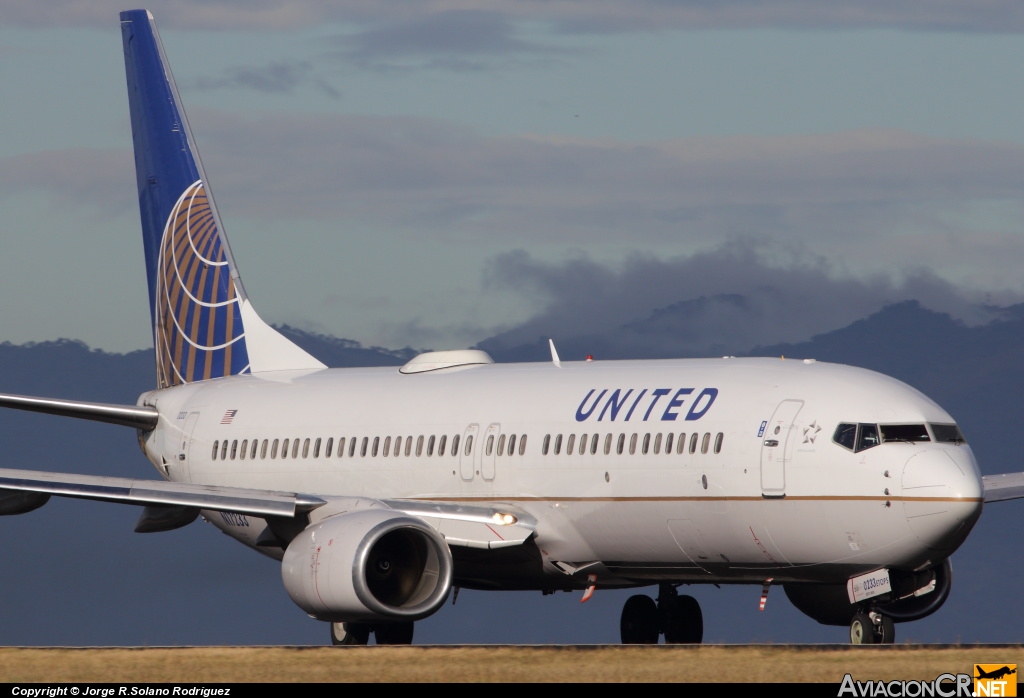 N17233 - Boeing 737-800 - United Airlines