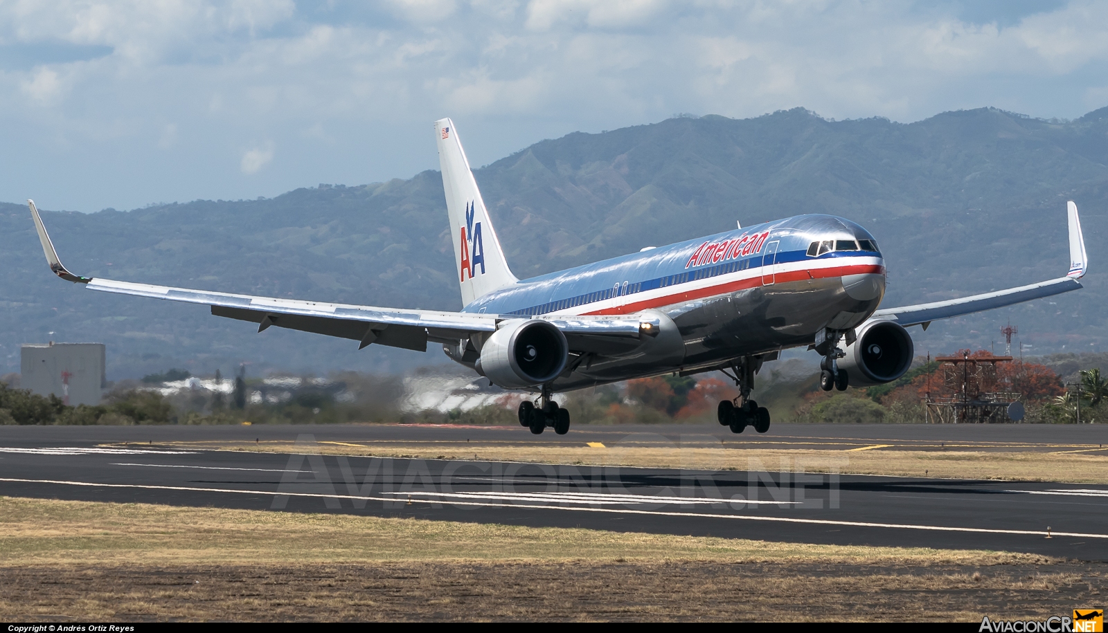 N359AA - Boeing 767-323/ER - American Airlines
