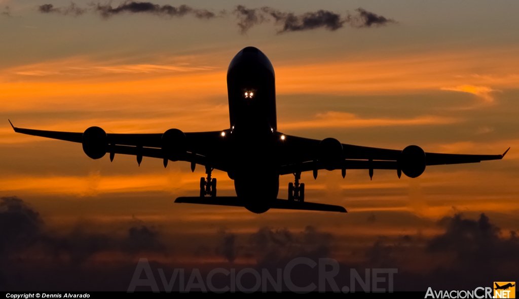 EC-IZX - Airbus A340-642 - Iberia