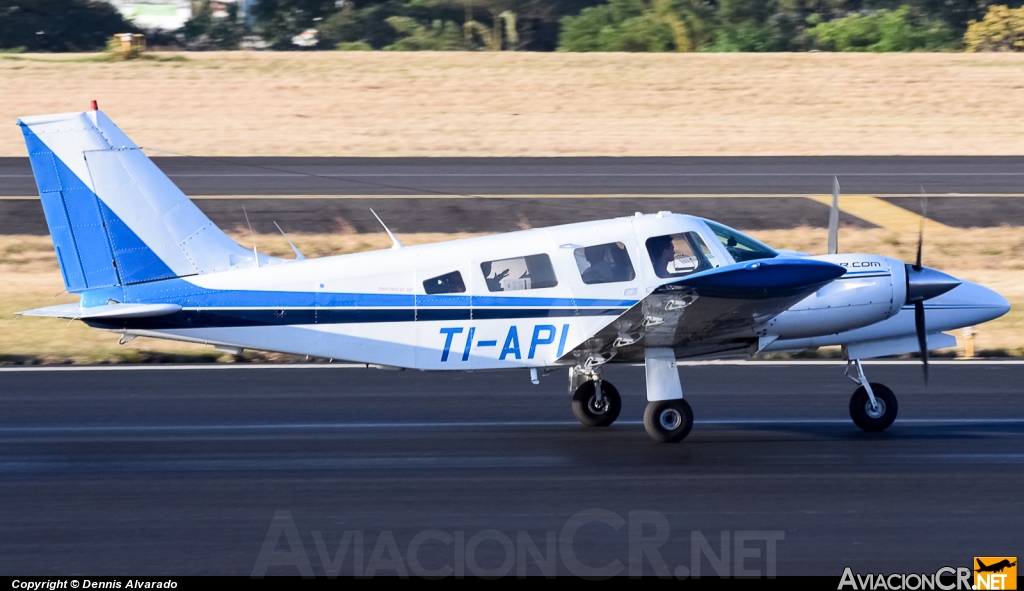 TI-API - Piper PA-34-200T Seneca II - ECDEA - Escuela Costarricense de Aviación