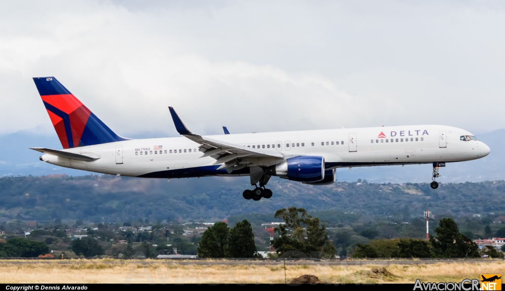 N6714Q - Boeing 757-232 - Delta Air Lines