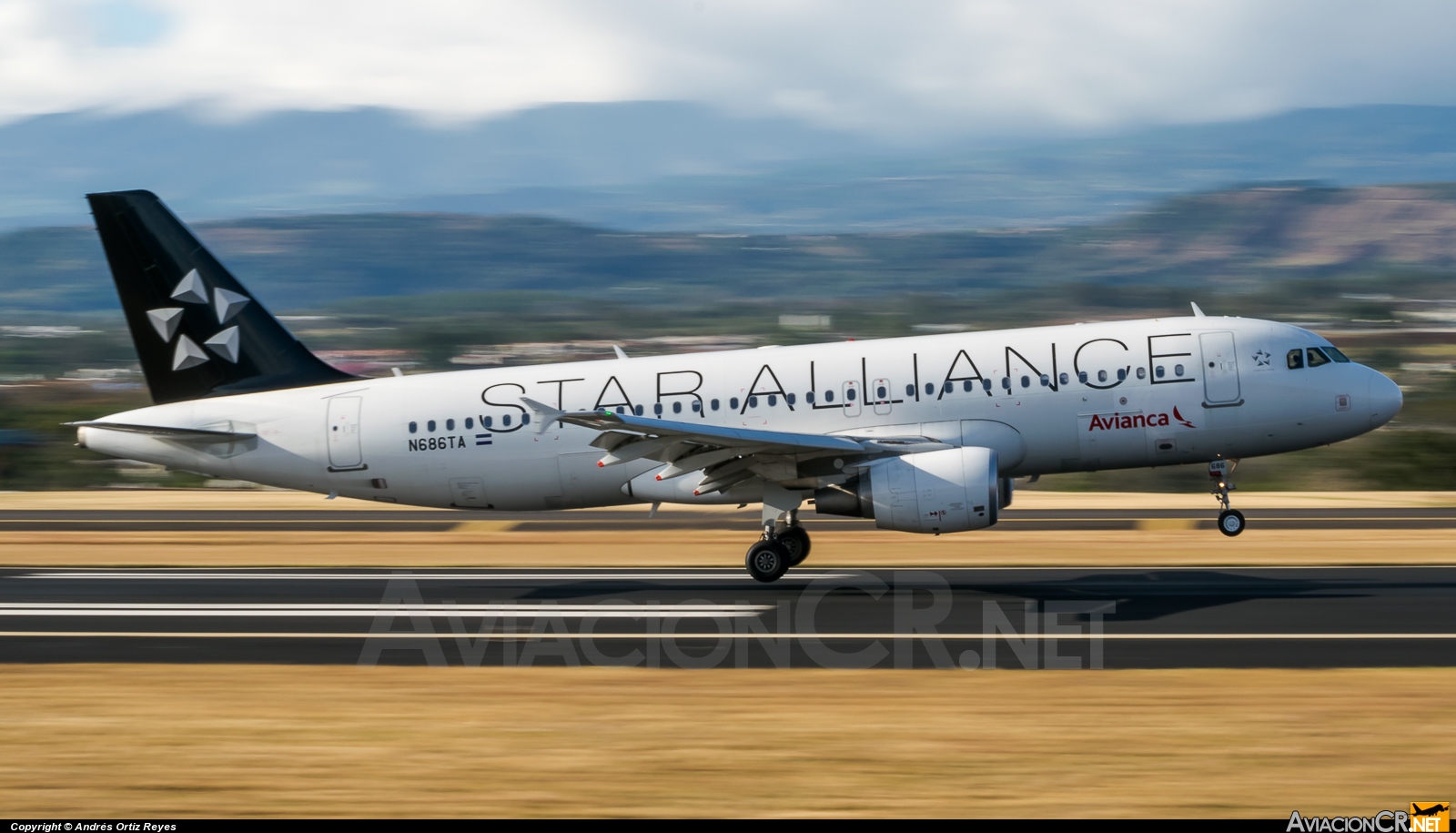 N686TA - Airbus A320-214 - Avianca