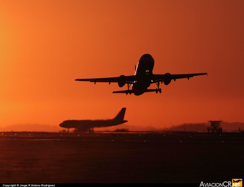 N686TA - Airbus A320-214 - Avianca