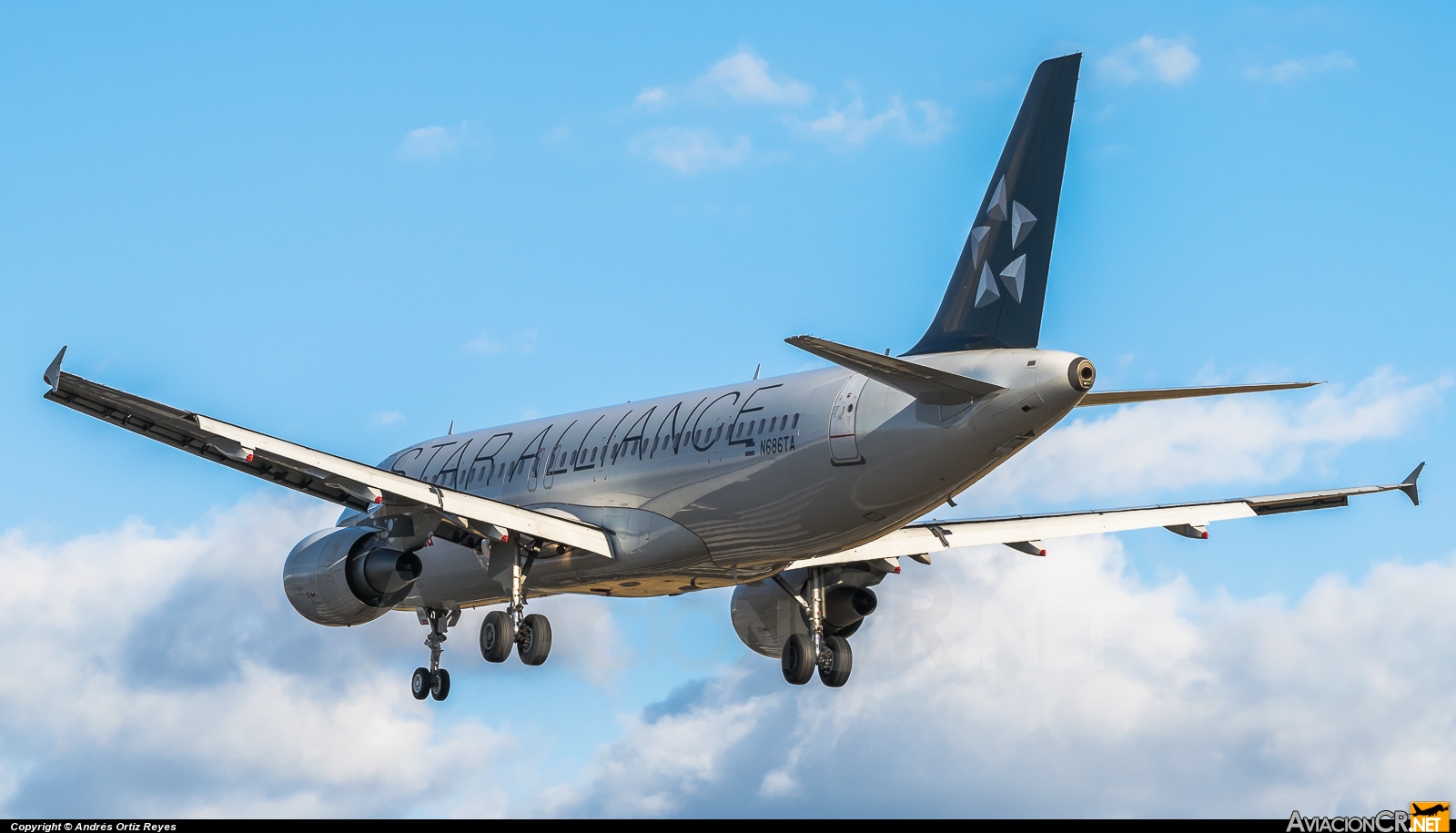 N686TA - Airbus A320-214 - Avianca